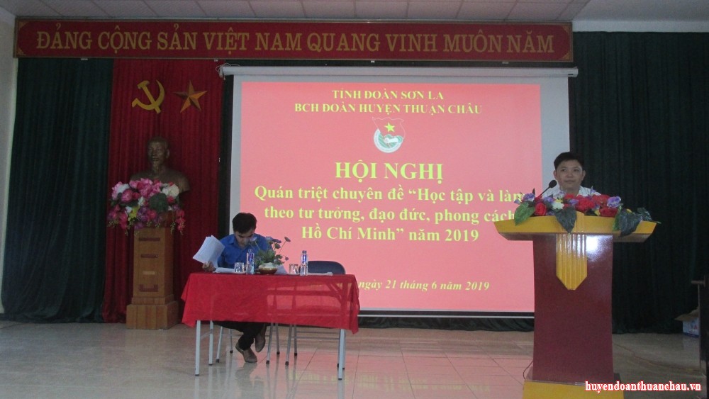 Các đồng chí báo cáo viên quán triệt các chuyên đề