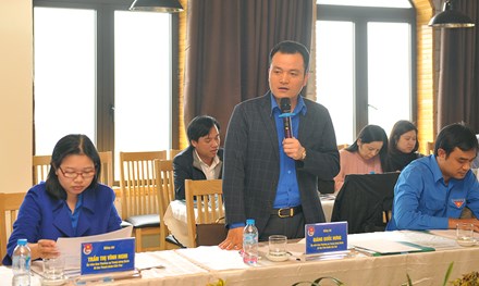 Giàng Quốc Hưng - Bí thư Tỉnh Đoàn Lào Cai đề nghị cần làm rõ khái niệm và tiêu chí xếp loại thanh niên chậm tiến để có sự đồng nhất trong đánh giá xếp loại giữa các cấp bộ Đoàn. Cũng như góp ý điều chỉnh về số chỉ tiêu trong nhiệm kỳ tới như: Dạy bơi, kỹ năng cho thanh thiếu nhi...